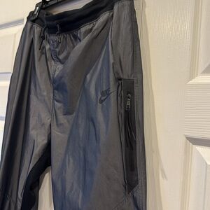 Nike sweatpants women's Medium with front pockets, side zippered pocket. Used